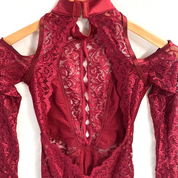 (A9) NEW Frederick’s of Hollywood lace bodysuit in burgundy, Size Small, NWOT - Picture 7 of 9